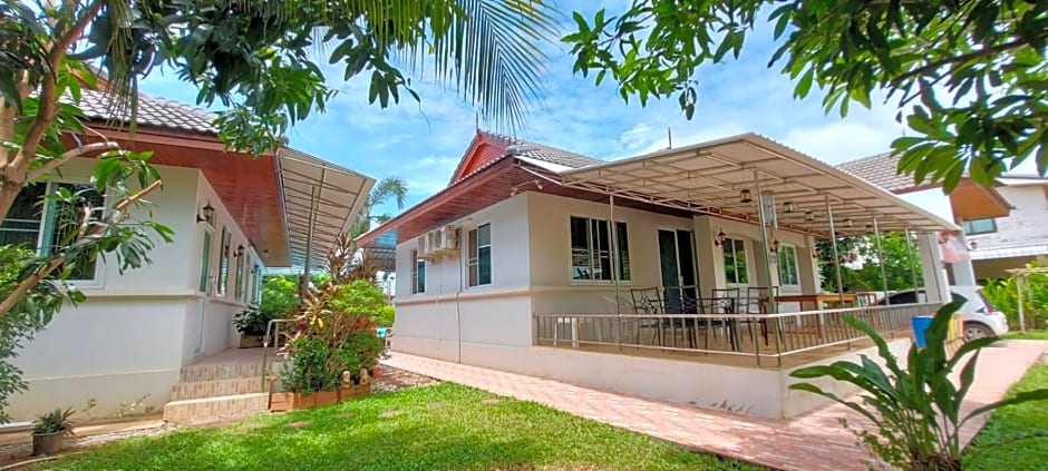 Nuch's Apple Guest House