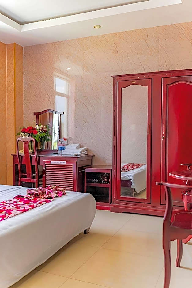 Thi Long Phung Hotel