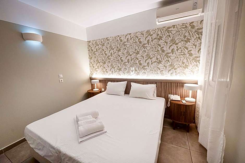 LUX Hotel 5 mins walk from port of Piraeus and metro station