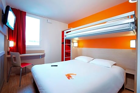 Triple Room with 1 Double Bed and 1 Single Bed