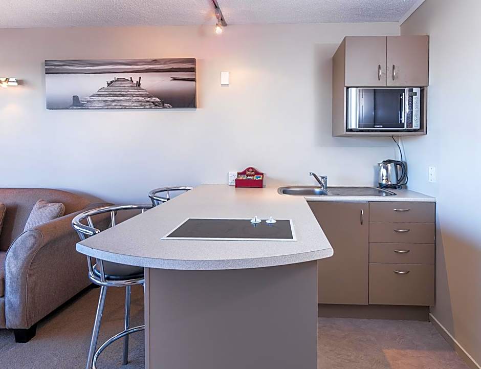 Twin Peaks Lakeside Inn