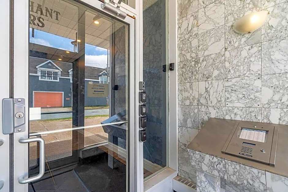 Bright DT Apt #7A, Amazing View