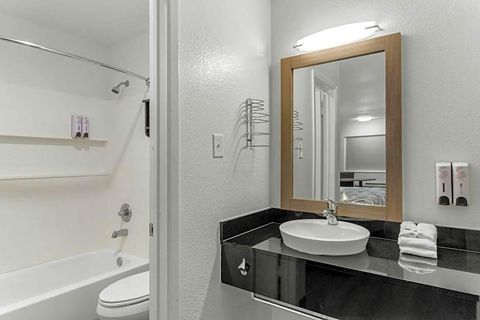 Red Roof Inn Houston - Jersey Village
