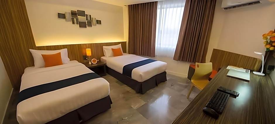 Dragon River Avenue Hotel