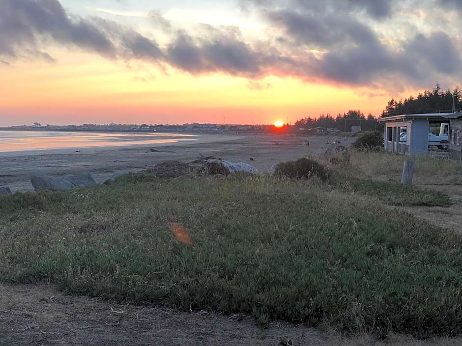 Crescent Beach Motel