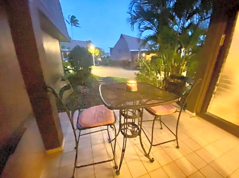 Beachfront 1 Bedroom Condo with Private Beach, Pool, Hot Tub