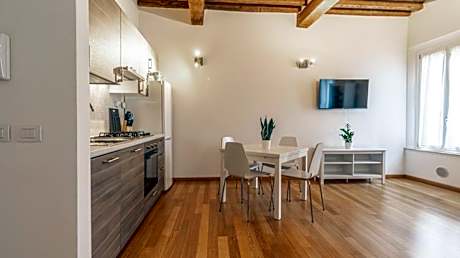 Piazza Martiri-In pieno centro sotto al Castello