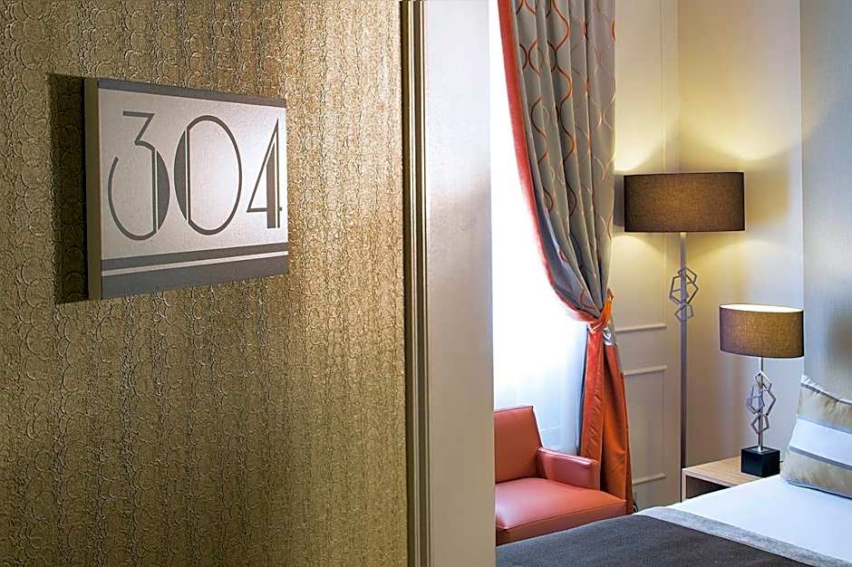 Hotel Galileo Champs Elysees