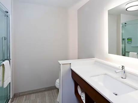 2 Queen Beds Suite Comm Accessible