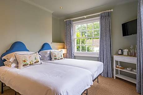 Premium-Twin room-Ensuite-Countryside view-3