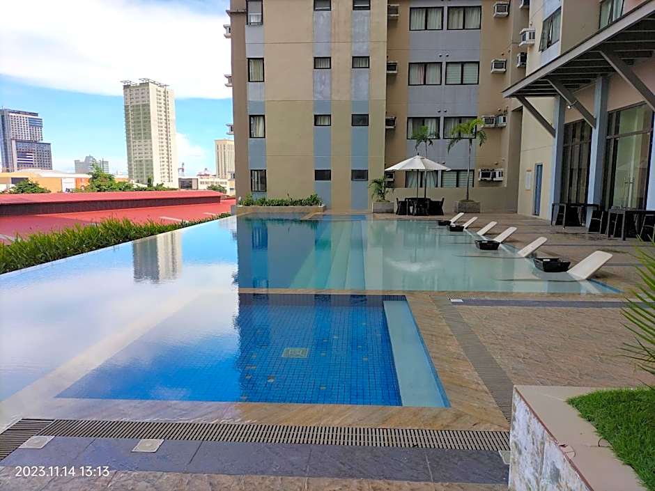 Cozy 1233 the persimmon studio near sm and ayala