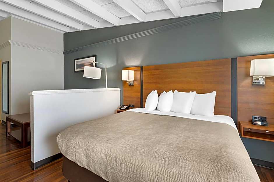 Quality Inn & Suites Kansas City - Independence I-70 East