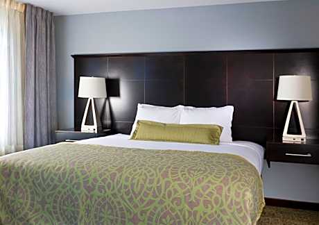 Three-Bedroom Suite - Non-Smoking