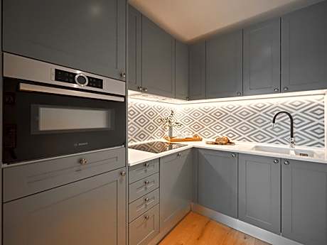 Two-Bedroom Apartment with Mountain View