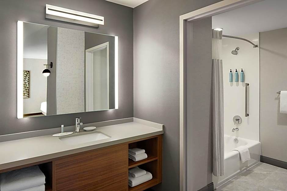 Courtyard by Marriott Hamilton