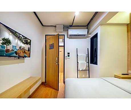 Deluxe King Room with Shared Bathroom