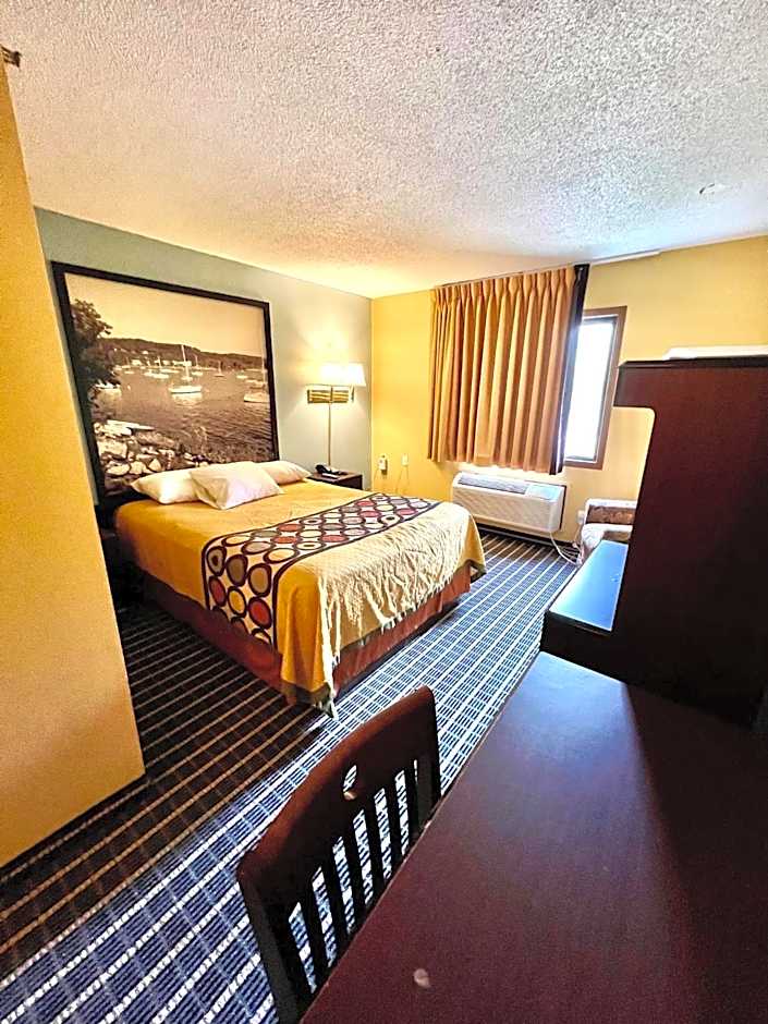 Super 8 by Wyndham Red Wing