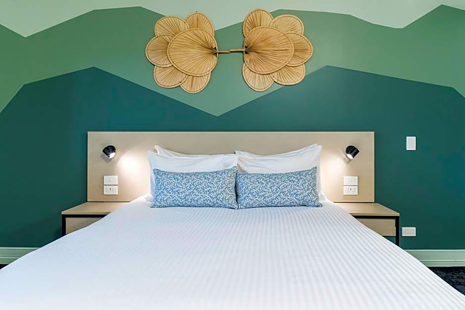 Nightcap at Atherton Hotel