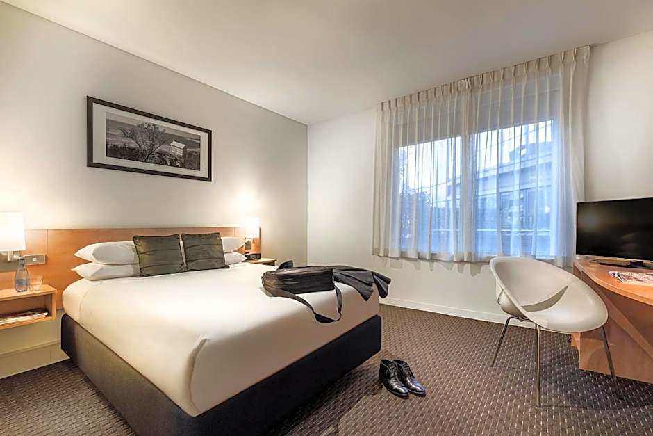 ibis Melbourne Hotel and Apartments