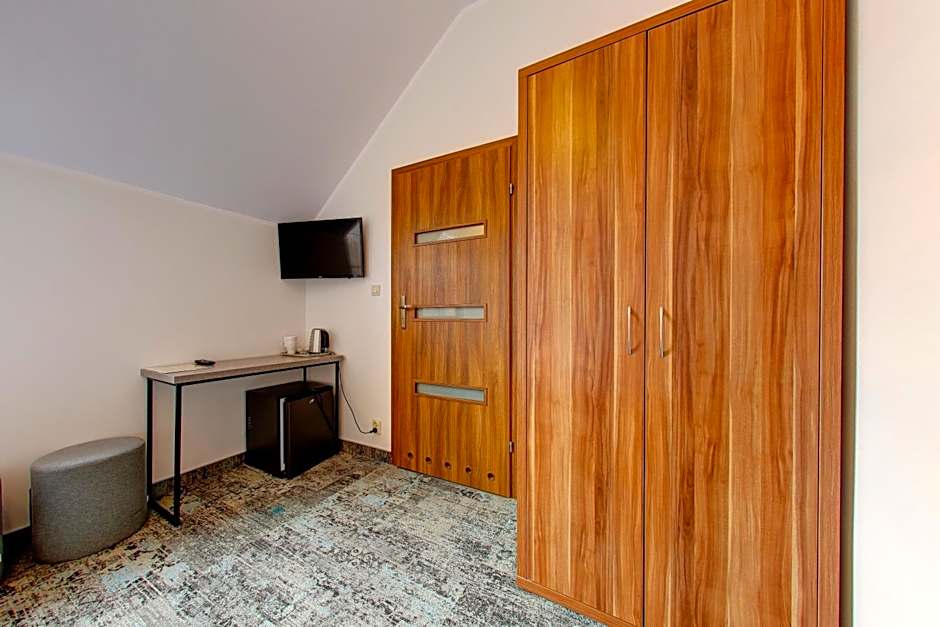 POD DEBEM Kompleks Zeglarsko-Rekreacyjny