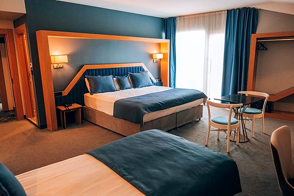 Roof 264 Hotel & Suites