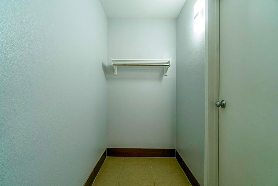 Xpress Inn & Extended Stays