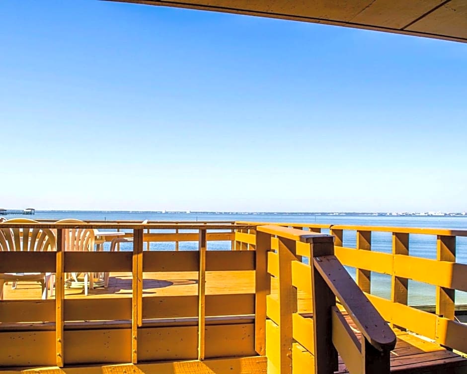 Quality Inn & Suites on the Bay near Pensacola Beach