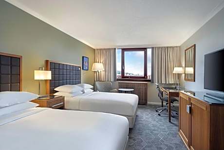 Deluxe Family Room with Two Double Beds and Marina View