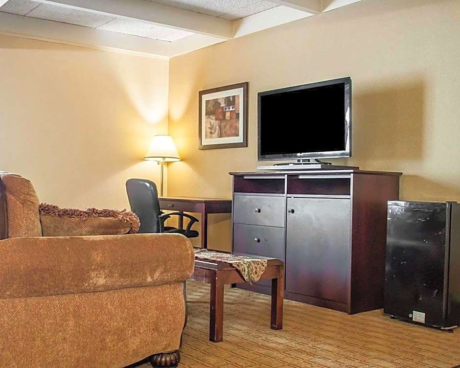 Quality Inn Buffalo Airport