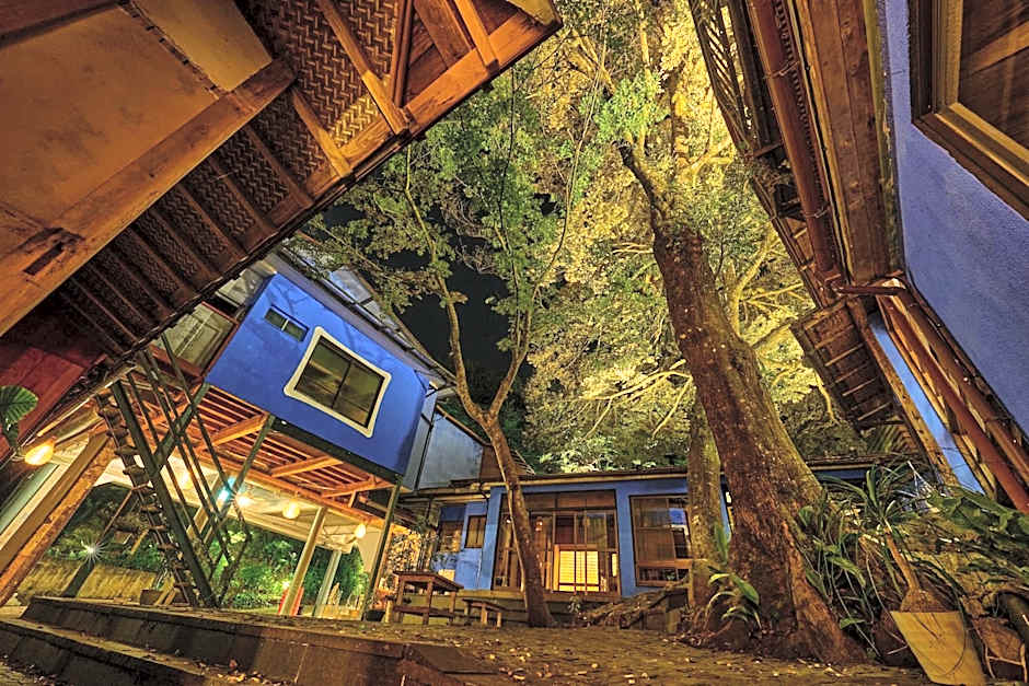 泊まれる廃墟 ぐんじょう