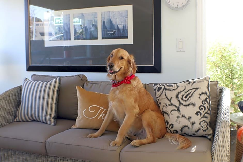 Seaside Laguna Inn & Suites