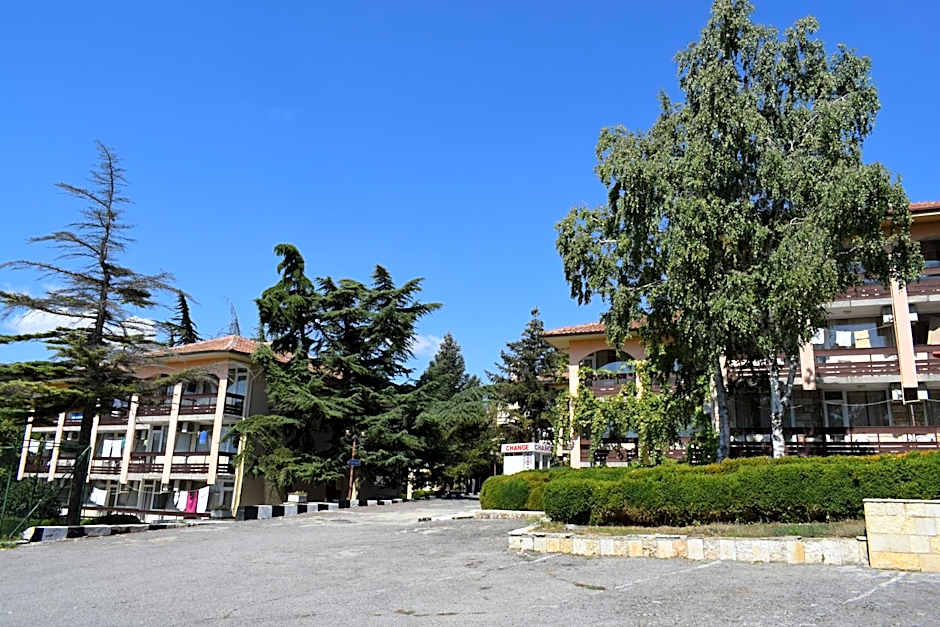 Ahilea Hotel - Free Pool Access