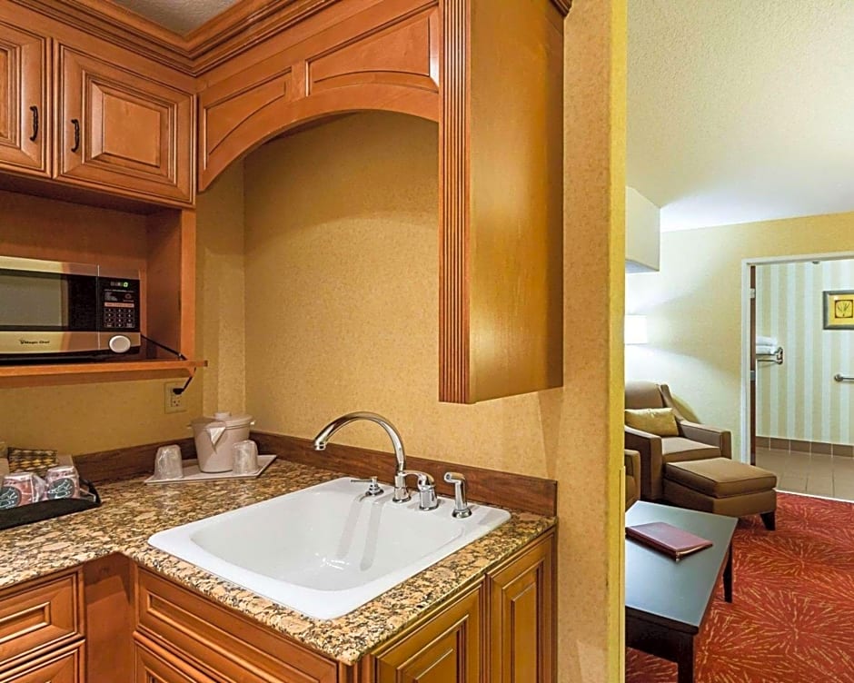 Comfort Suites Airport Wichita