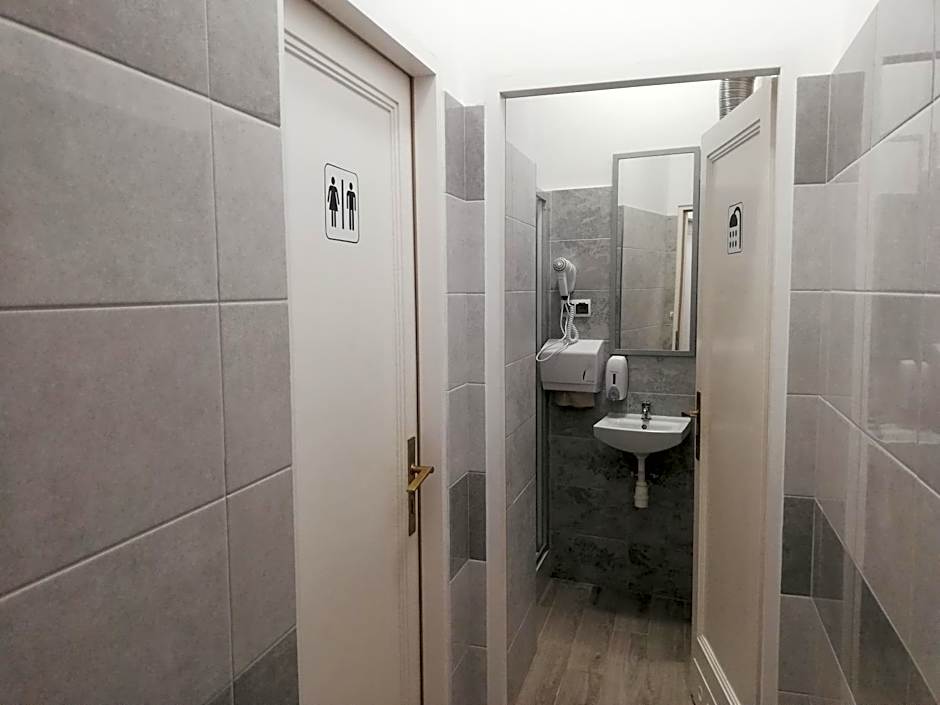 Lorf Hostel&Apartments