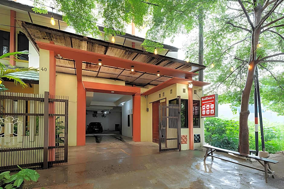 Urbanview Syariah Hotel Tiga ER near Karawang Central Plaza