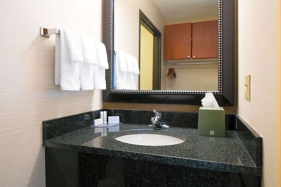 Fairfield Inn & Suites by Marriott Kansas City Airport