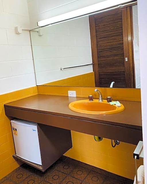 Caledonian Hotel Motel