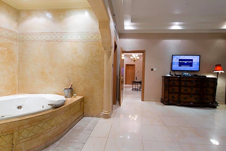 Victoria Crown Plaza Hotel