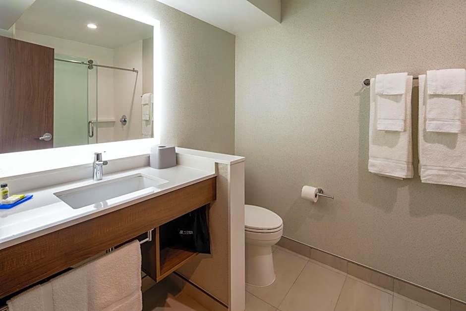 Holiday Inn Express and Suites Chatsworth By IHG