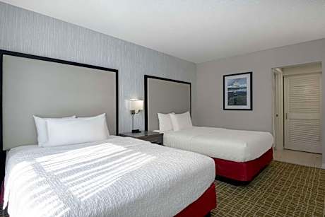 One-Bedroom Queen Suite with Two Queen Beds - Non-Smoking