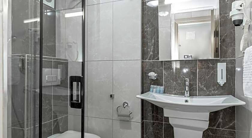 LoyalCity Hotel