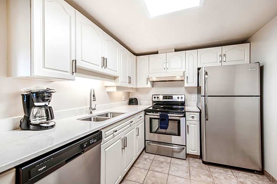 Victoria Regent Waterfront Hotel & Suites