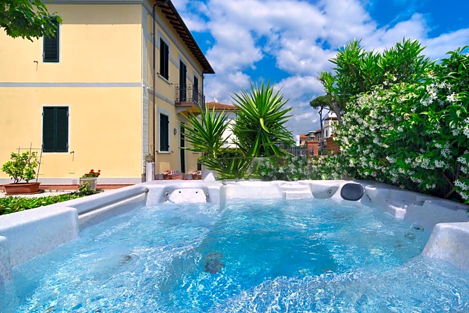 Hotel Apuana