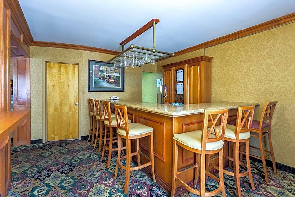 Clarion Inn and Summit Center