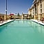 La Quinta Inn & Suites by Wyndham Dallas I-35 Walnut Hill