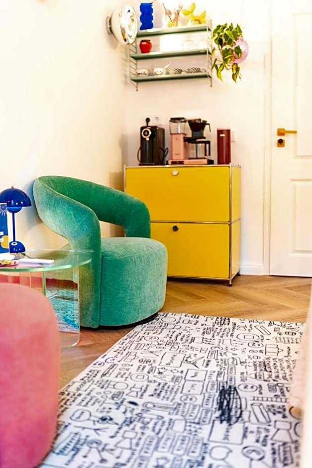 RetroPop Design Apartment , Designerzimmer für je 2 Personen, Top Lage, WIFI