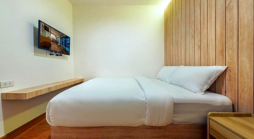 Siam Subway Hostel and Cafe