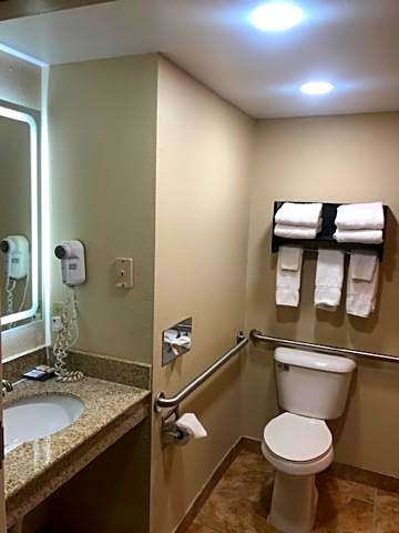 La Quinta Inn & Suites by Wyndham Grove City