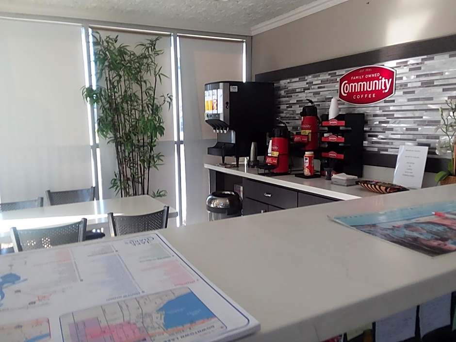 Howard Johnson by Wyndham Historic Lake Charles