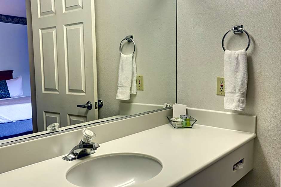 GreenTree Pasadena Inn